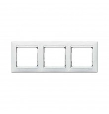 Рамка Legrand Valena Classic біла 3-кратна 774453