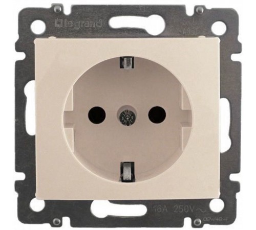 Legrand Valena Classic Розетка 2К+З з автоматичними клемами зі шторками Слонова кістка 774122
