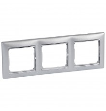 Legrand Valena Classic Рамка 3 пости Алюміній срібний штрих 770353