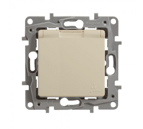 Розетка Legrand ETIKA кремова 2К+З з кришкою і шторками IP44 672332 Розетка Legrand ETIKA кремова 2К+З з кришкою і шторками IP44 672332