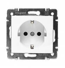 Legrand Valena Classic Розетка 2К+З білий 774420