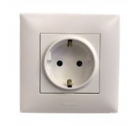 Розетка в зборі Legrand NILOE STEP біла NS863121S