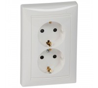 Legrand Valena Classic Розетка 2х2К+З зі шторками та гвинтовими клемами Білий 774427