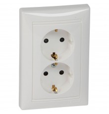 Legrand Valena Classic Розетка 2х2К+З зі шторками та гвинтовими клемами Білий 774427