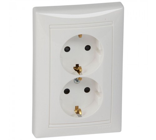 Legrand Valena Classic Розетка 2х2К+З зі шторками та гвинтовими клемами Білий 774427