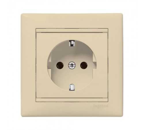 Legrand Valena Classic Розетка 2К+З з рамкою Слонова кістка 774323