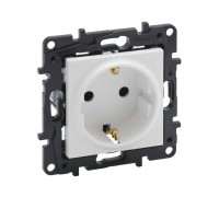 Розетка Legrand Niloe Step с заземлением белая 863121