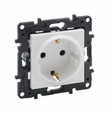 Розетка Legrand Niloe Step с заземлением белая 863121