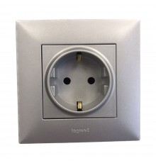 Розетка в зборі Legrand NILOE STEP алюміній NS863321S