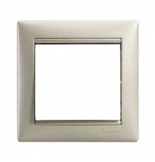 Рамка Legrand Valena Classic перлинна 1 пост 770471